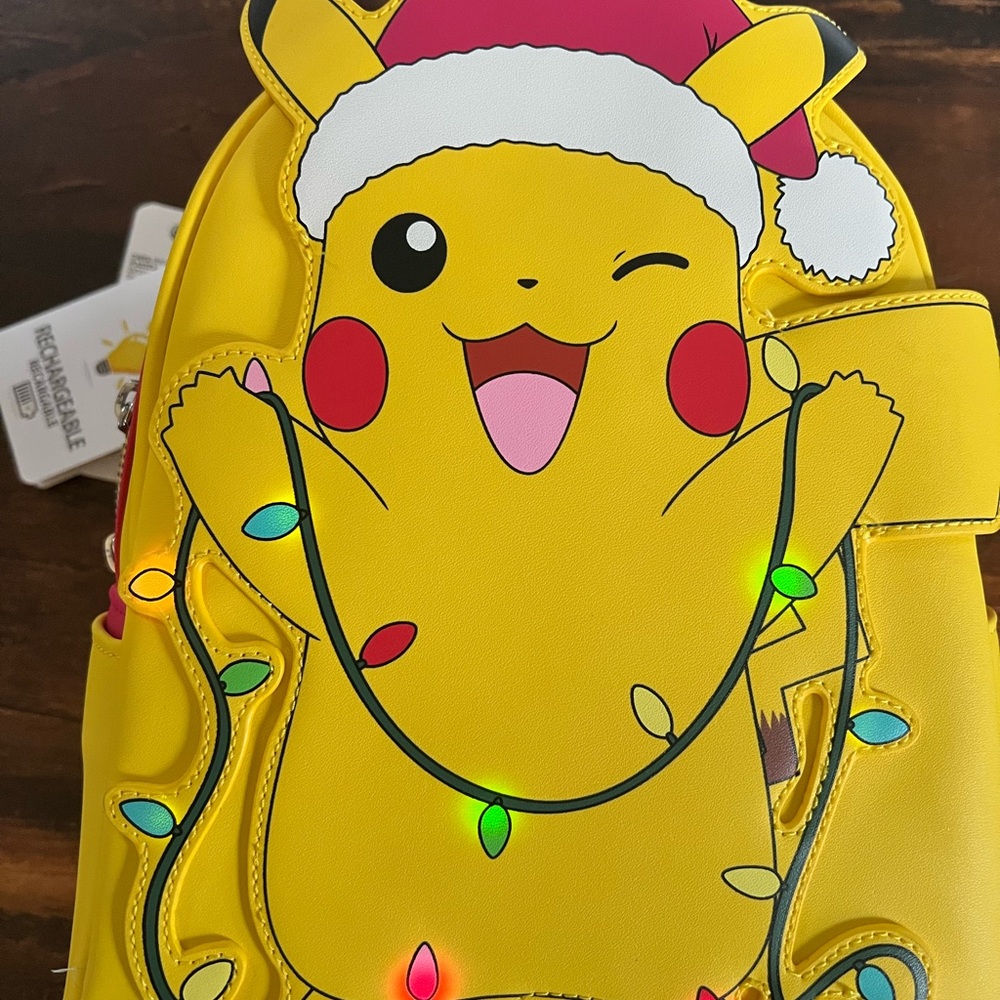 Pokémon Santa Pikachu
String Lights light up mini backpack
Loungefly-New